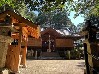 和爾下神社の境内