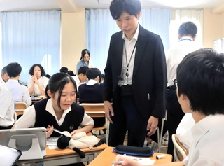 生成ＡＩの利用と生徒同士の対話を組み合わせた国語の授業＝三田市南が丘２