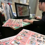 新物の殻付きカキが提供できなくなったため、メニューの差し替えに追われる飲食店＝赤穂市坂越