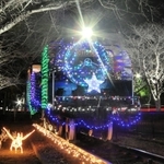 発光ダイオードで飾られた蒸気機関車＝たつの市龍野町富永