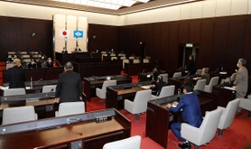 住民投票条例案を反対多数で否決した上郡町議会＝上郡町大持