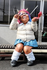 妖怪「山うば」のモデルは、ガングロで「ヤマンバメーク」をする女子高生＝福崎町福崎新