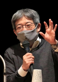 文化教育政策の大切さについて語った平田オリザさん＝赤穂市文化会館