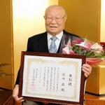 平福地域の発展に貢献したとして、近畿運輸局の局長表彰を受けた原田昇さん＝佐用町平福、河内屋