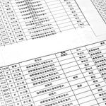 新規感染者に関する県の発表資料には、年代や性別、症状なども記されている