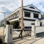 前身校を含め約１５０年の歴史に幕を下ろす室津小学校＝たつの市御津町室津
