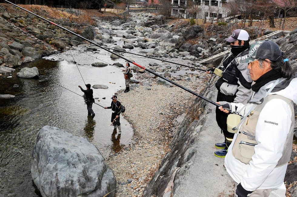神戸新聞next 西播 春告げるアマゴ釣り解禁 揖保川と千種川