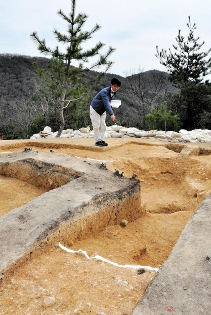 鉄製甲冑が出土したみかんのへた山古墳＝赤穂市坂越