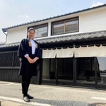開業した古民家ホテルを運営するアーデン歩さん＝たつの市龍野町川原町