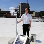 相生市役所屋上に設けられた小型気象観測装置「ＰＯＴＥＫＡ」＝相生市旭