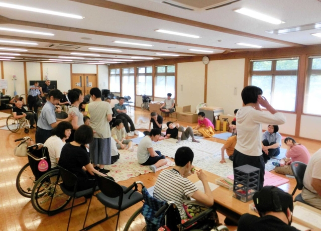 西日本豪雨後、台風が来るたびに避難した入所者ら（提供）