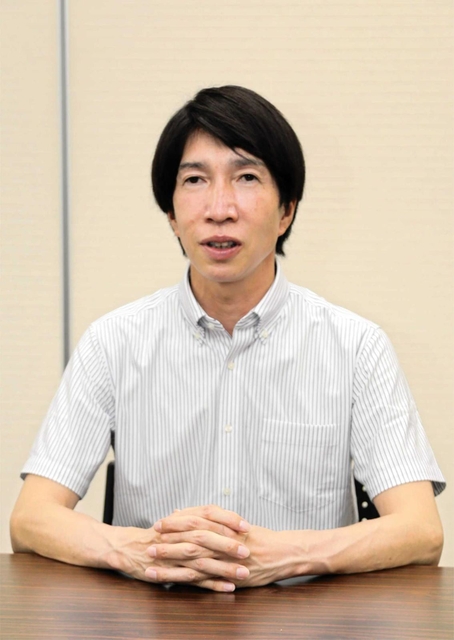 上郡町長選初当選から一夜明け、抱負を語る梅田修作氏＝上郡町役場