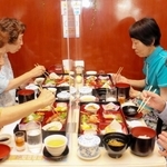 キャンペーンを利用してランチを楽しむ相生市民＝相生市本郷町、相生ステーションホテルアネックス