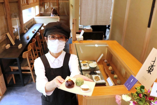 旧木村酒造場跡地の複合施設にオープンした「重次郎　平福茶房」＝佐用町平福