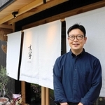 元百貨店バイヤーで「みかづきｅ」代表を務める三木伸雄さん＝佐用町平福