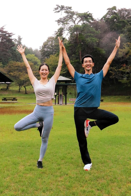 ヨガイベントを企画したプロダンサーの大村素子さん（左）、隼さん夫婦＝佐用町長尾、スピカホール
