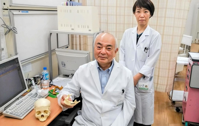 顎変形症の手術を担当する古谷昌裕医師（左）と田村佳代歯科口腔外科部長＝赤穂市中広、赤穂市民病院