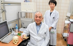 顎変形症の手術を担当する古谷昌裕医師（左）と田村佳代歯科口腔外科部長＝赤穂市中広、赤穂市民病院