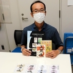 山城ファンの需要に応え、新しく作ったカラー版の御城印＝西播磨総合庁舎