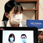 リモート取材に応じる桜井勇介さん（右下）と毛利ひかるさん（左下）＝赤穂中央病院