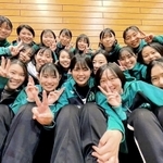 １部昇格を決めた関西福祉大女子バレー部（提供）