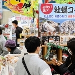 多くの客でにぎわう「道の駅みつ」＝たつの市御津町室津