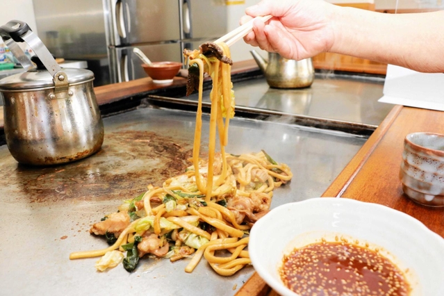 店ごとに異なるこだわりのつけだれで味わうのが佐用スタイル＝佐用町佐用