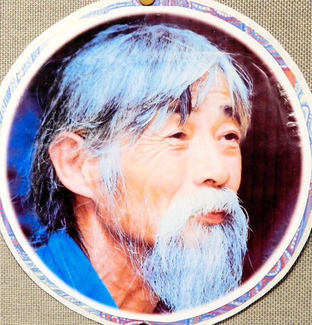 アキノイサムさん（同町立図書館提供）
