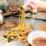 店ごとに異なるこだわりのつけだれで味わうのが佐用スタイル＝佐用町佐用