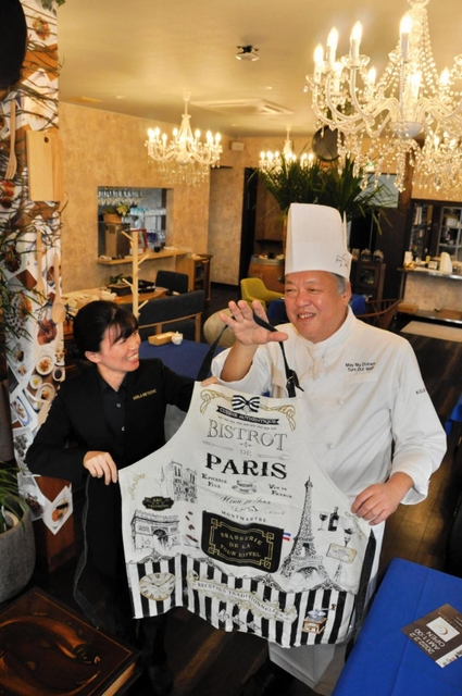 ２月２日に開店する仏料理店「ベルーラメテオール」の佐藤幸司さん（右）とホールマネジャーの松山佐知子さん＝赤穂市朝日町