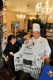 ２月２日に開店する仏料理店「ベルーラメテオール」の佐藤幸司さん（右）とホールマネジャーの松山佐知子さん＝赤穂市朝日町