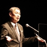 コロナ禍の経済活性化策を語る藤井聡教授＝相生市文化会館なぎさホール