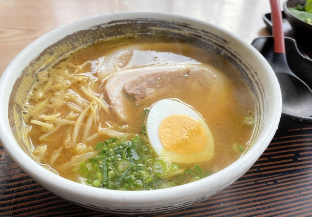 森口製粉製麺のカレー麺を使った一心の「みそカレー麺」