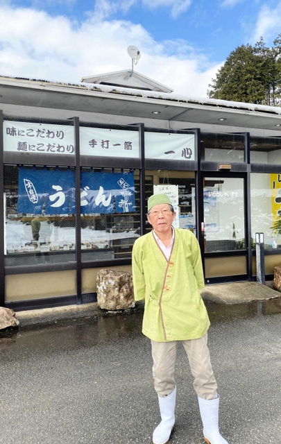 一心竹田店の店主、足立善左衛門さん＝朝来市和田山町竹田