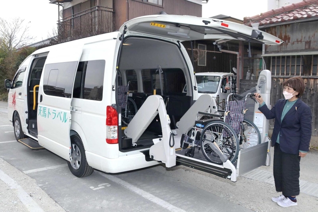 旅行専用の介護タクシー事業を始めた塚本陽子さん＝姫路市大津区天満