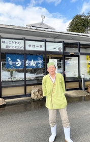 一心竹田店の店主、足立善左衛門さん＝朝来市和田山町竹田