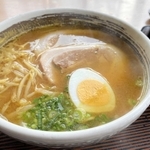 森口製粉製麺のカレー麺を使った一心の「みそカレー麺」