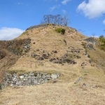 利神城跡の天守丸（佐用町提供）