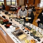 バイキング形式で新装オープンしたレストラン「楓の里」＝宍粟市波賀町安賀