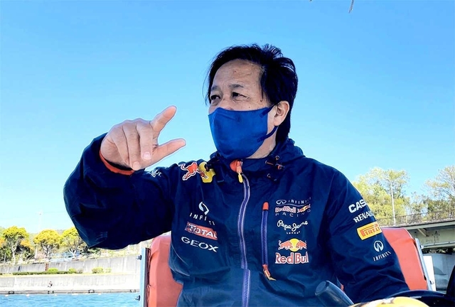 結成当時から磯風漕友会とスーパードルフィンを率いる河田英幸監督＝相生湾（撮影・大山伸一郎）