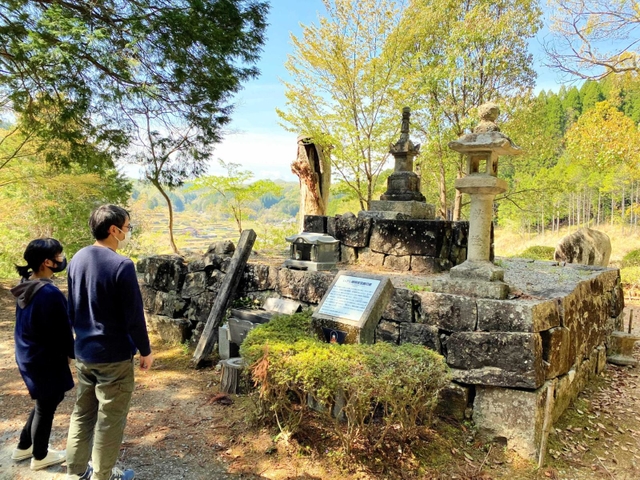 安倍晴明塚＝佐用町大木谷