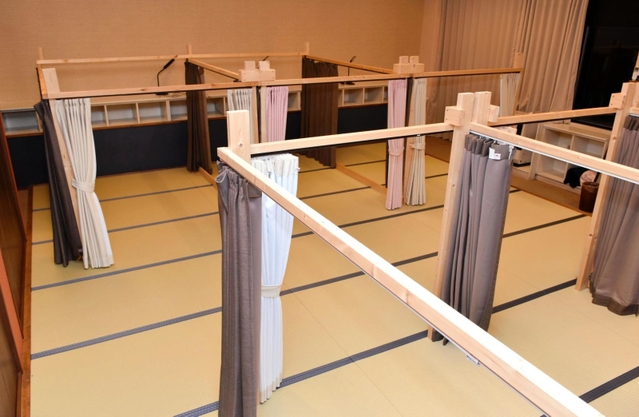 教室を改装したドミトリータイプの部屋＝宍粟市一宮町上岸田
