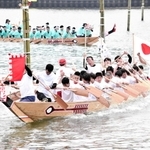 ２０１８年のペーロン競漕に出場した「陸ペーロンチーム」（相生ペーロン祭協賛会提供）