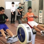 「舟をこぎたい」とボート部に入部した池田龍祐さん（左）＝相生産業高校