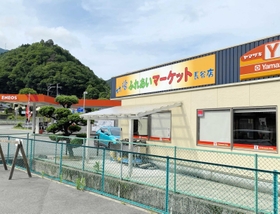 株式会社長谷が運営するコンビニエンスストアとガソリンスタンド＝神河町長谷