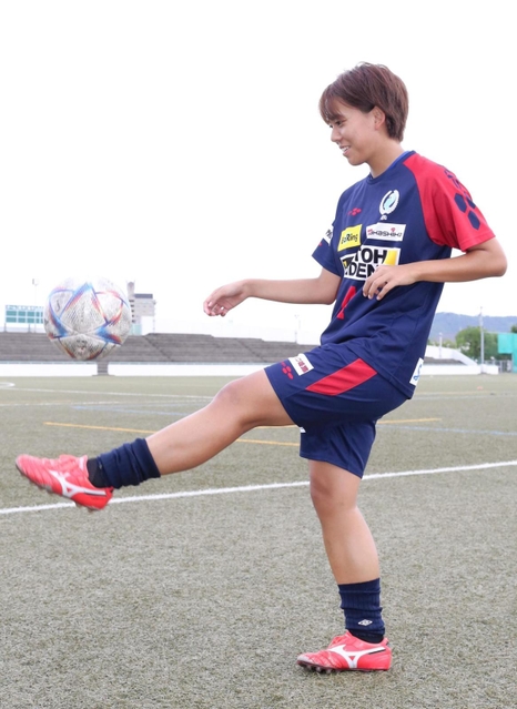 基本は足の甲をしっかり使って、どう当てれば真っすぐ上がるかを確認する