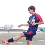 基本は足の甲をしっかり使って、どう当てれば真っすぐ上がるかを確認する