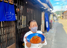 大正時代の木造建築を改装した「いちわ」。オーナーの金谷真美さんは栄養士の資格も持つ＝たつの市龍野町本町