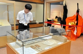 兵庫五国の歴史文化を紹介する県立歴史博物館の巡回展＝赤穂市立歴史博物館