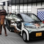 かっぱのガジロウをデザインした電動レンタカー＝ＪＲ福崎駅前